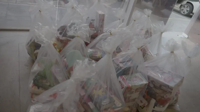 Sacolas de doação empilhadas